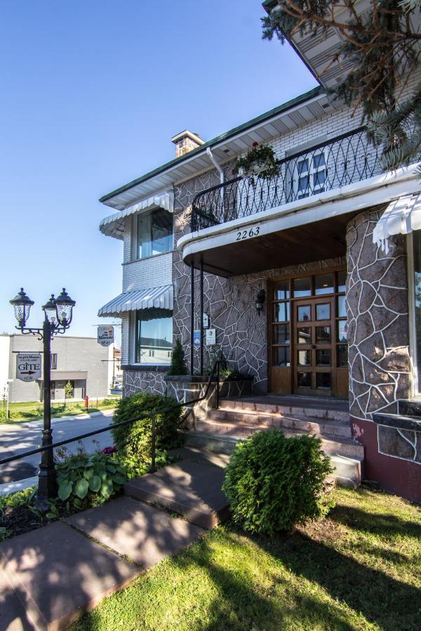 Gite Au P'Tit Manoir B&B Chicoutimi エクステリア 写真