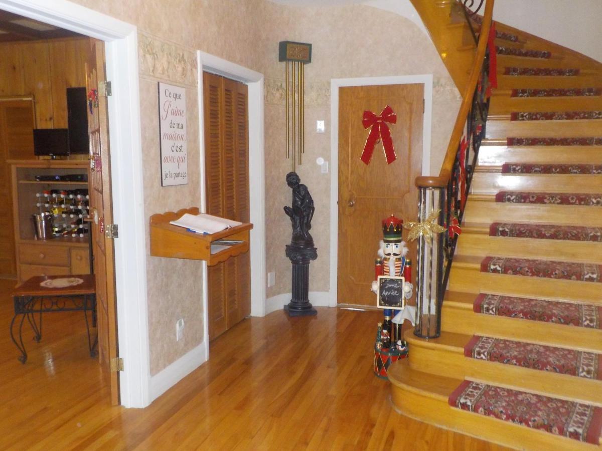 Gite Au P'Tit Manoir B&B Chicoutimi エクステリア 写真